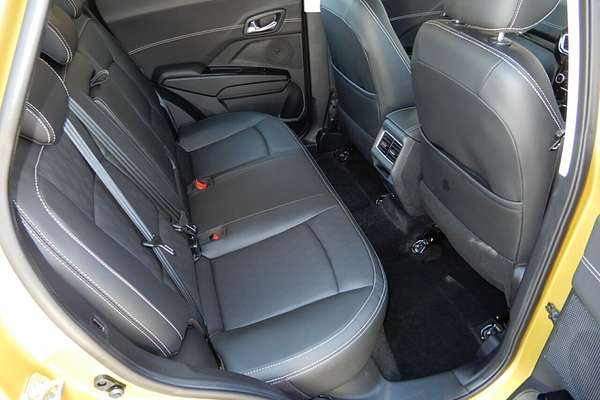 2025 Mahindra XUV 3XO AX7L