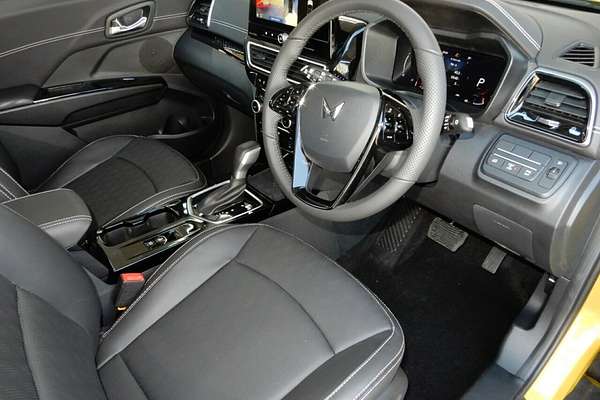2025 Mahindra XUV 3XO AX7L