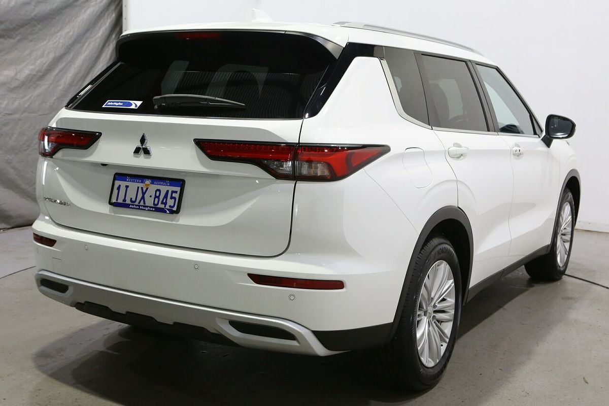 2024 Mitsubishi Outlander LS ZM