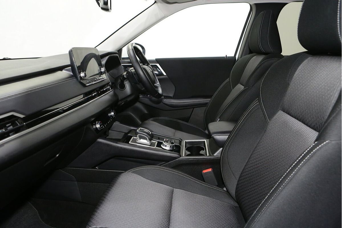 2024 Mitsubishi Outlander LS ZM