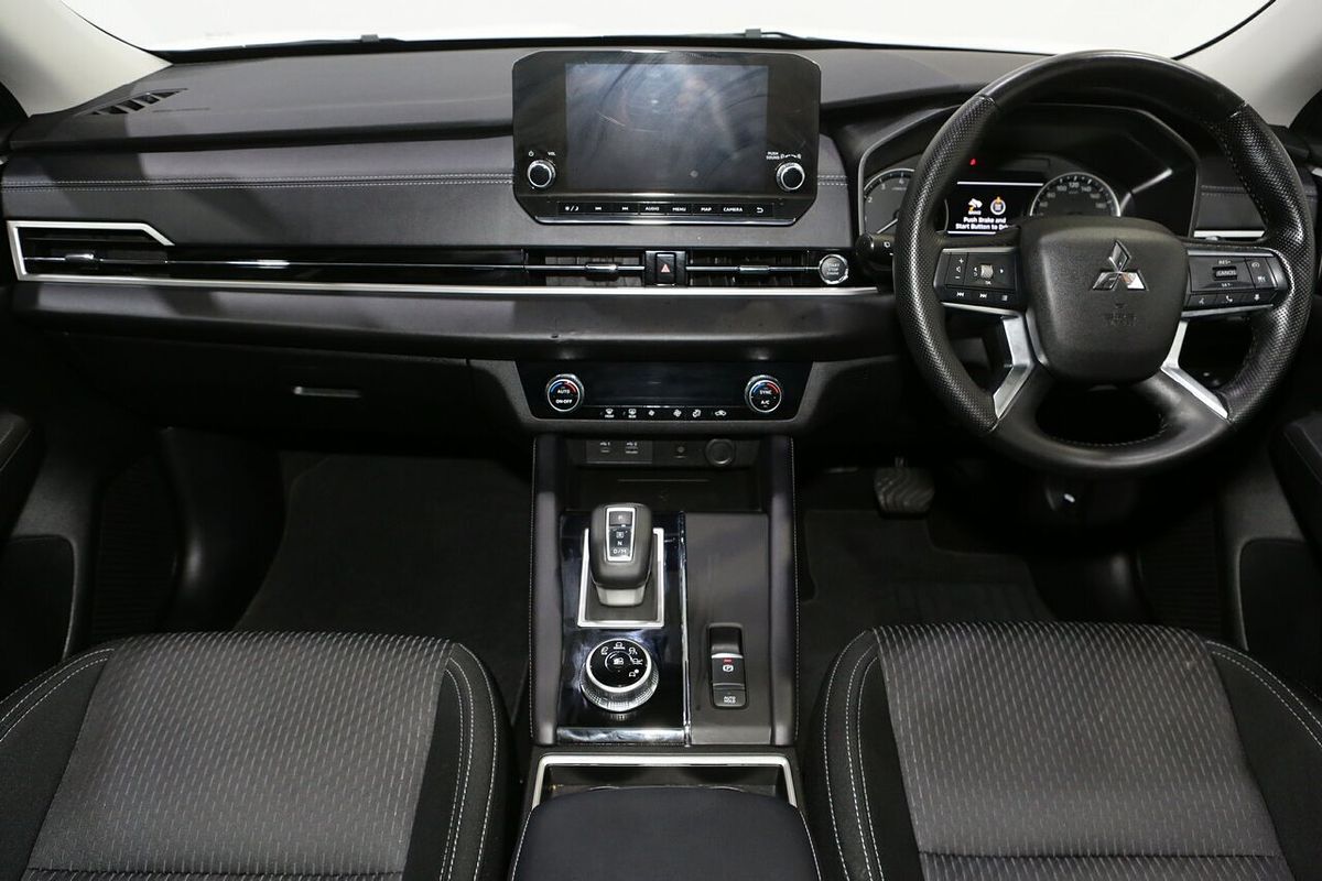 2024 Mitsubishi Outlander LS ZM