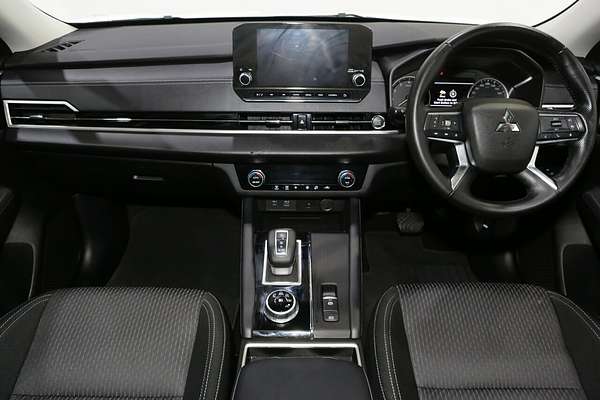 2024 Mitsubishi Outlander LS ZM