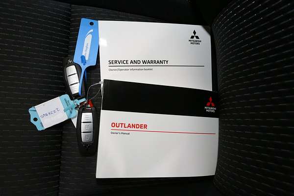 2024 Mitsubishi Outlander LS ZM
