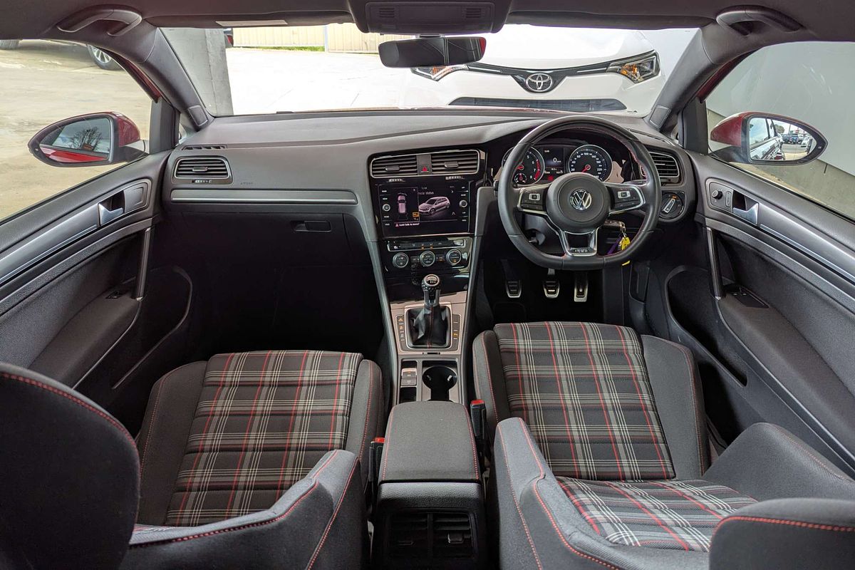 2017 Volkswagen Golf GTI Original 7.5