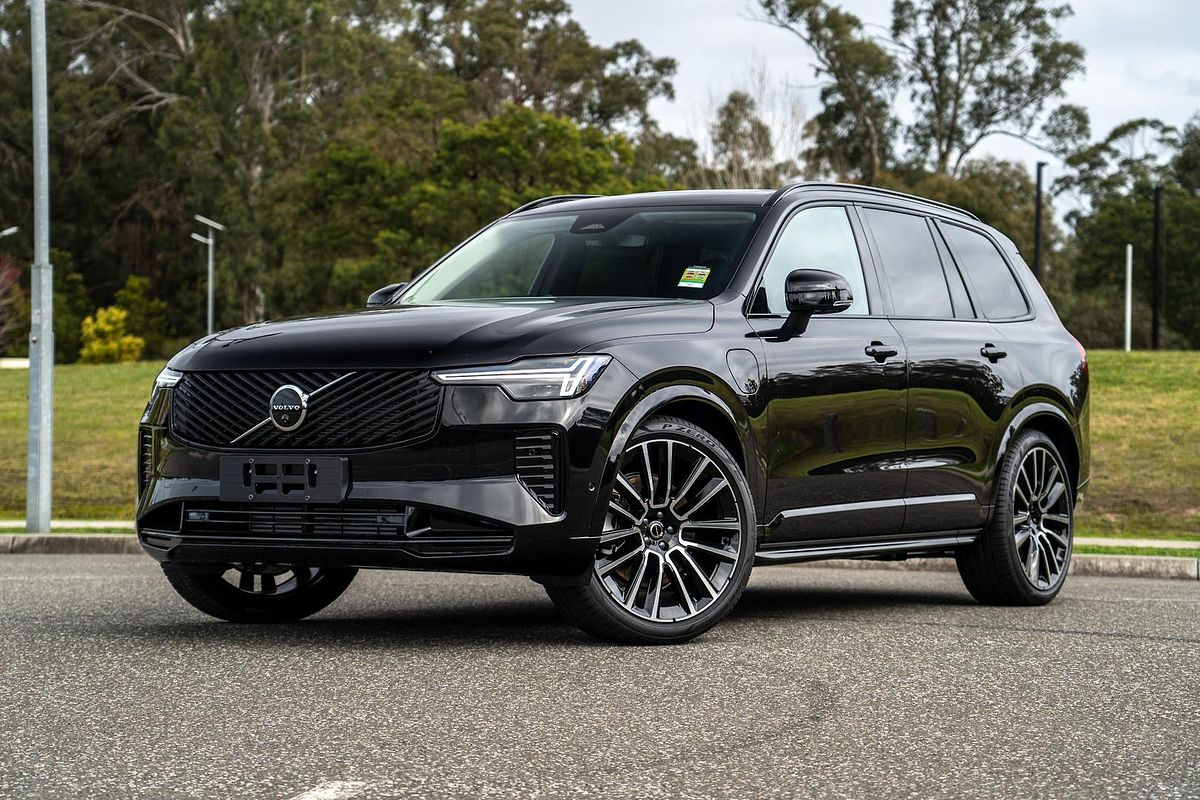 2025 Volvo XC90 Plus T8 Plug-In Hybrid Dark