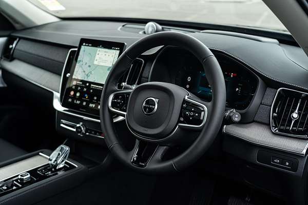 2025 Volvo XC90 Plus T8 Plug-In Hybrid Dark