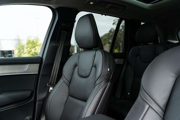 2025 Volvo XC90 Plus T8 Plug-In Hybrid Dark
