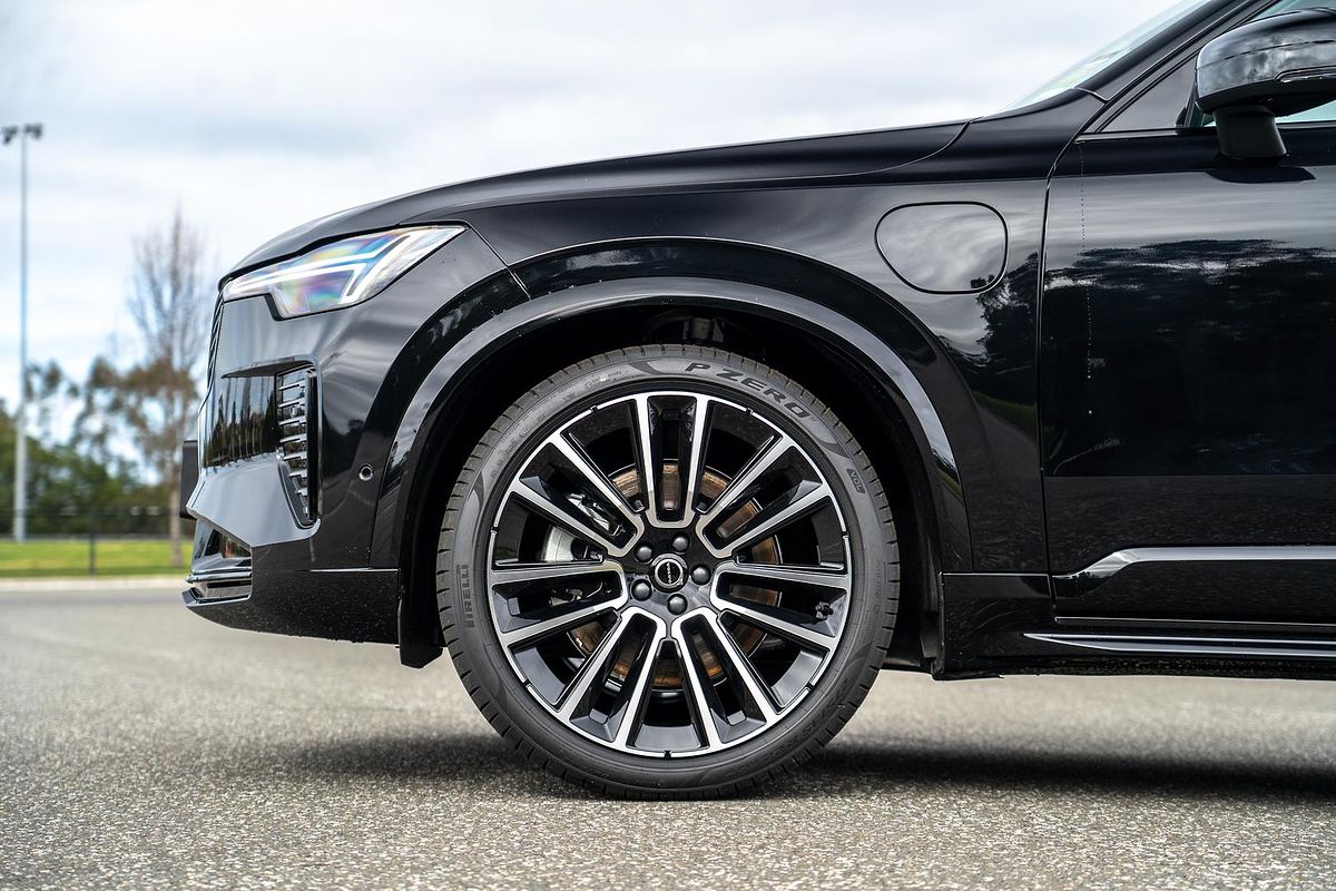 2025 Volvo XC90 Plus T8 Plug-In Hybrid Dark