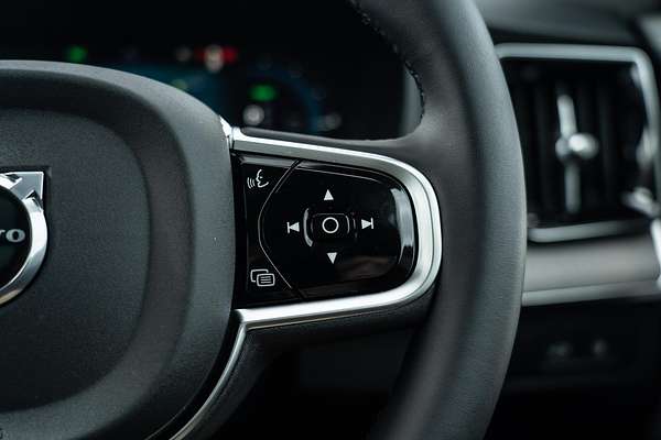 2025 Volvo XC90 Plus T8 Plug-In Hybrid Dark
