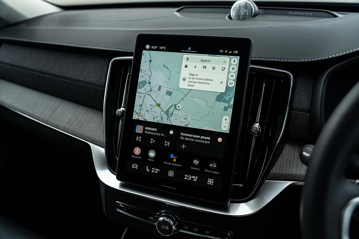 2025 Volvo XC90 Plus T8 Plug-In Hybrid Dark