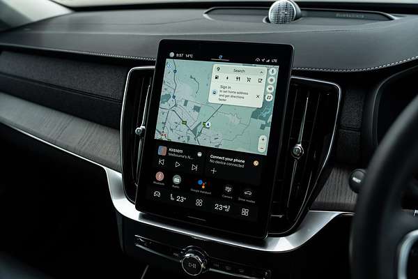 2025 Volvo XC90 Plus T8 Plug-In Hybrid Dark