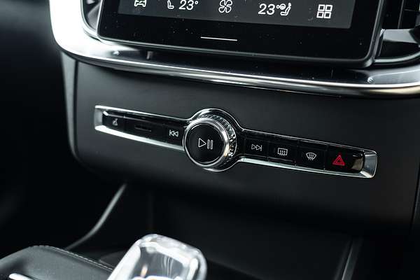 2025 Volvo XC90 Plus T8 Plug-In Hybrid Dark