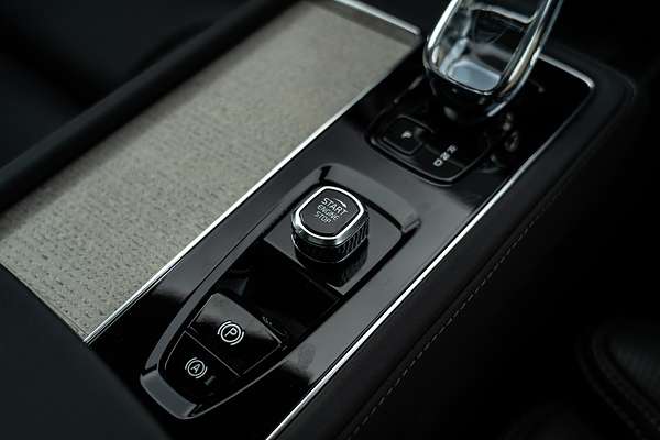 2025 Volvo XC90 Plus T8 Plug-In Hybrid Dark