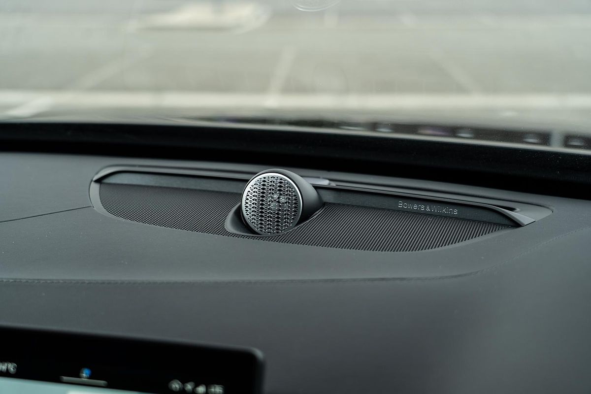 2025 Volvo XC90 Plus T8 Plug-In Hybrid Dark