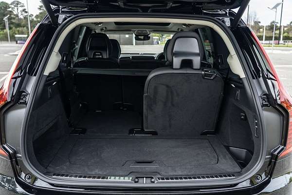 2025 Volvo XC90 Plus T8 Plug-In Hybrid Dark