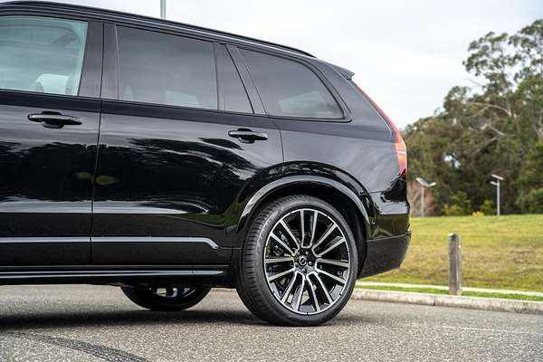 2025 Volvo XC90 Plus T8 Plug-In Hybrid Dark