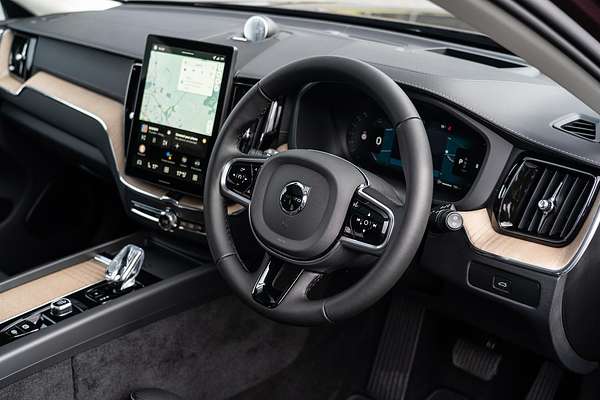 2025 Volvo XC60 Ultra B5 Dark