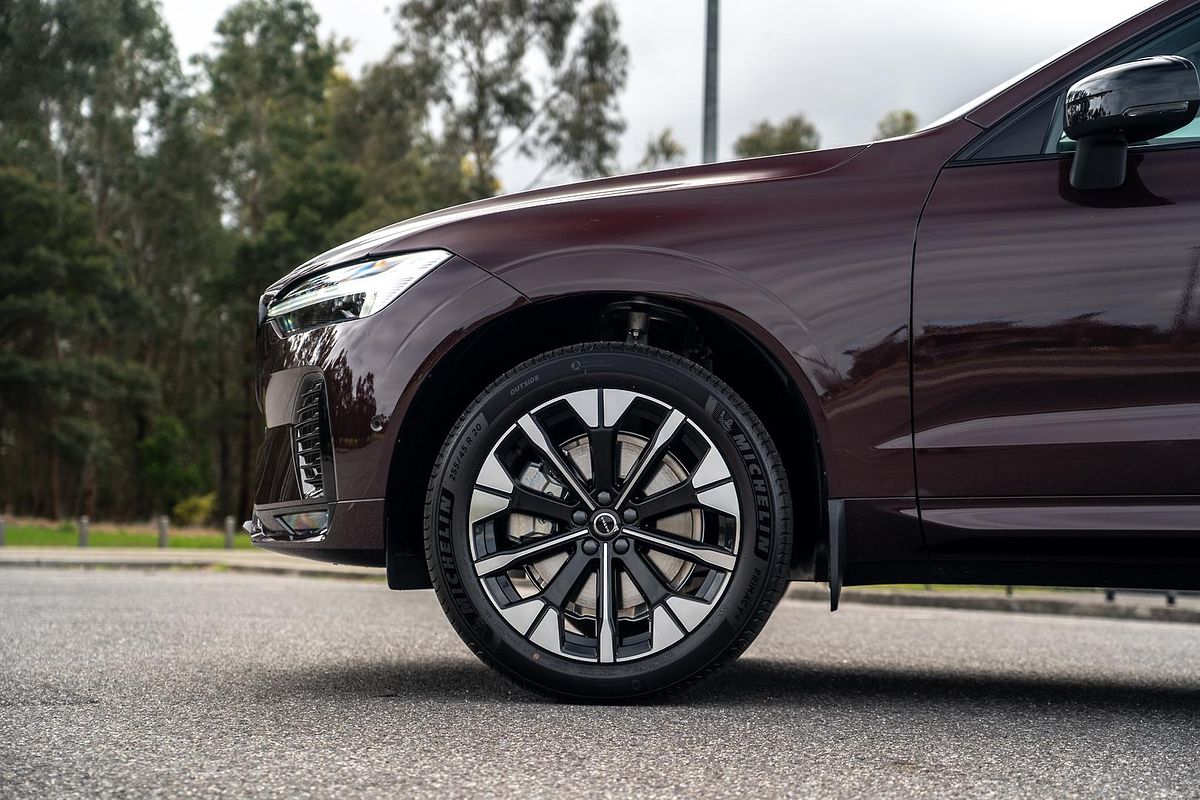 2025 Volvo XC60 Ultra B5 Dark