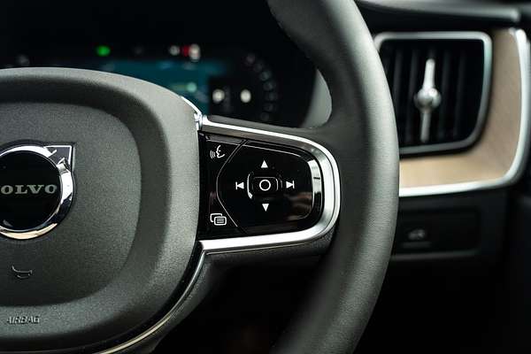 2025 Volvo XC60 Ultra B5 Dark