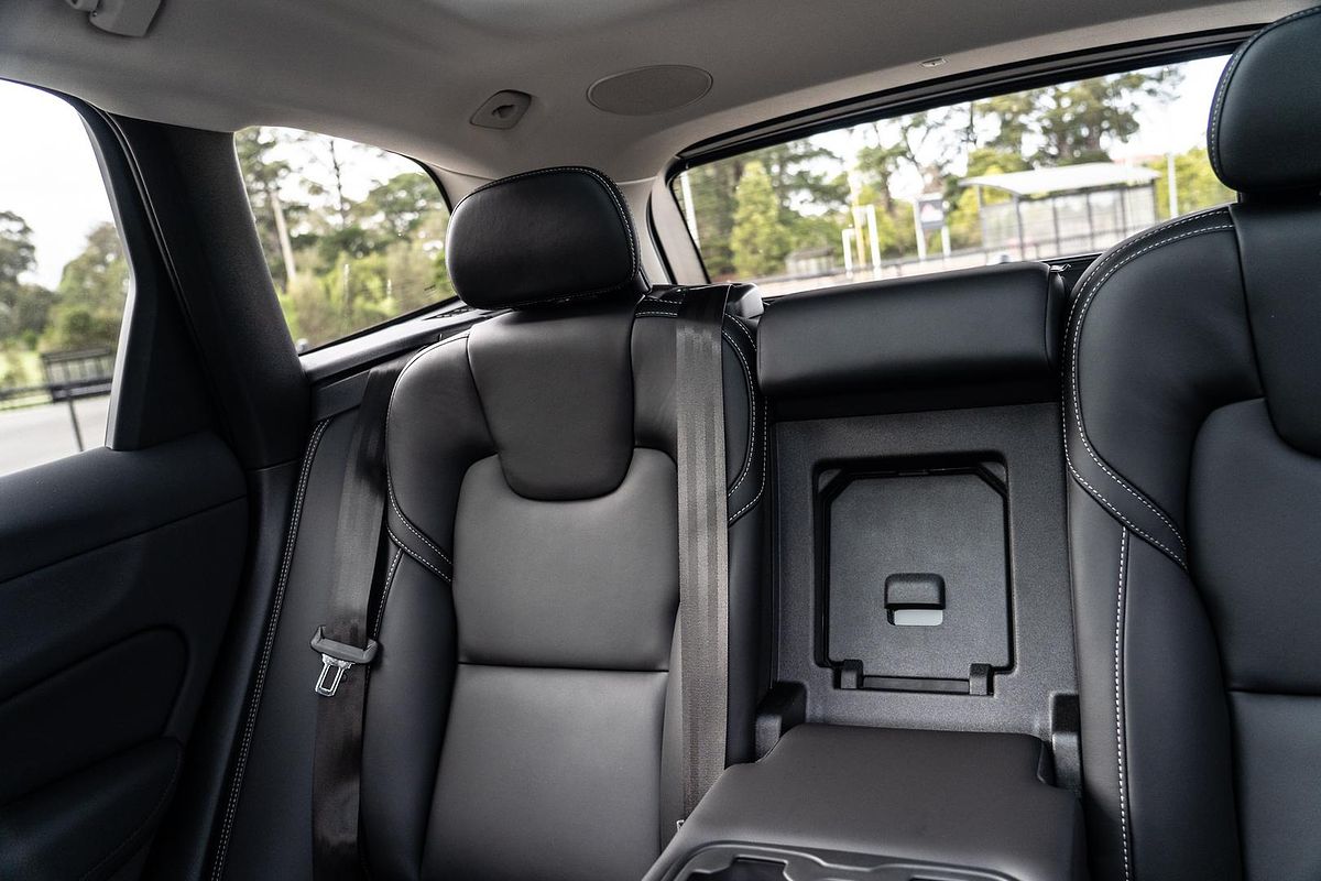 2025 Volvo XC60 Ultra B5 Dark