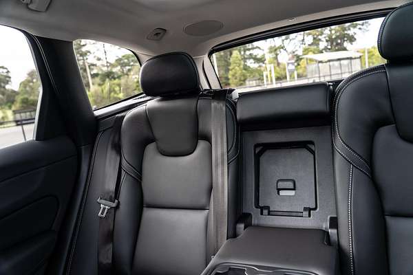 2025 Volvo XC60 Ultra B5 Dark