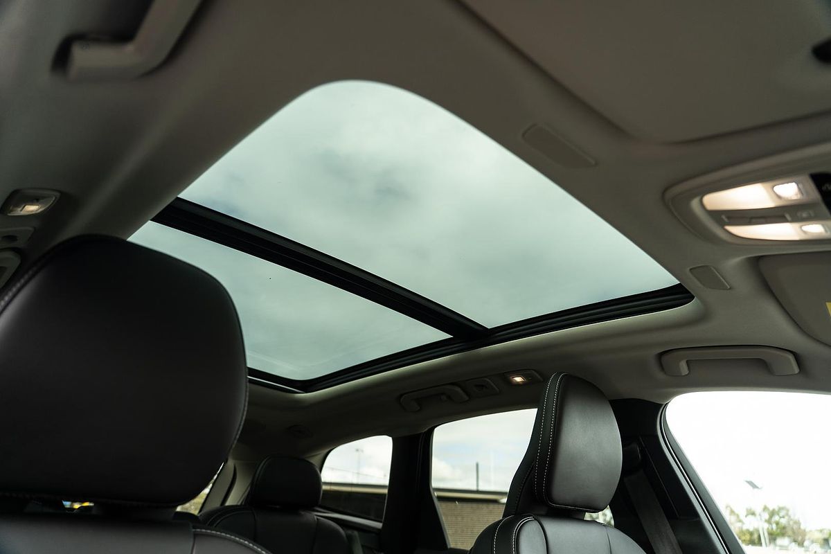 2025 Volvo XC60 Ultra B5 Dark
