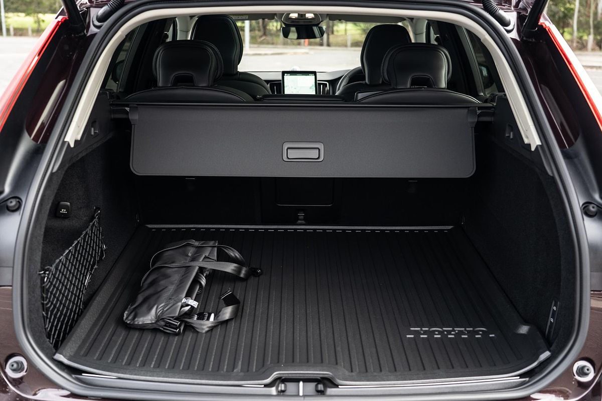 2025 Volvo XC60 Ultra B5 Dark