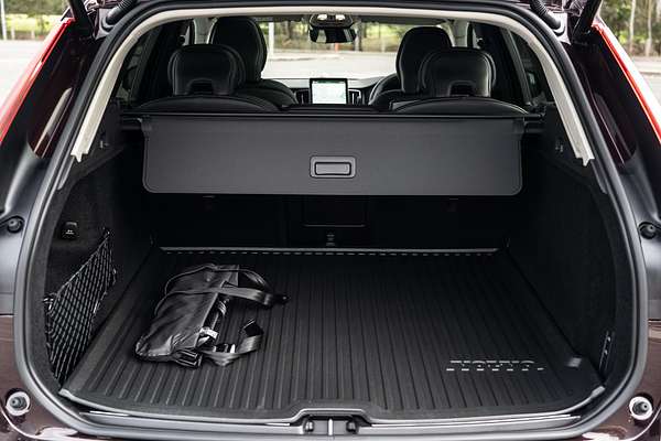 2025 Volvo XC60 Ultra B5 Dark