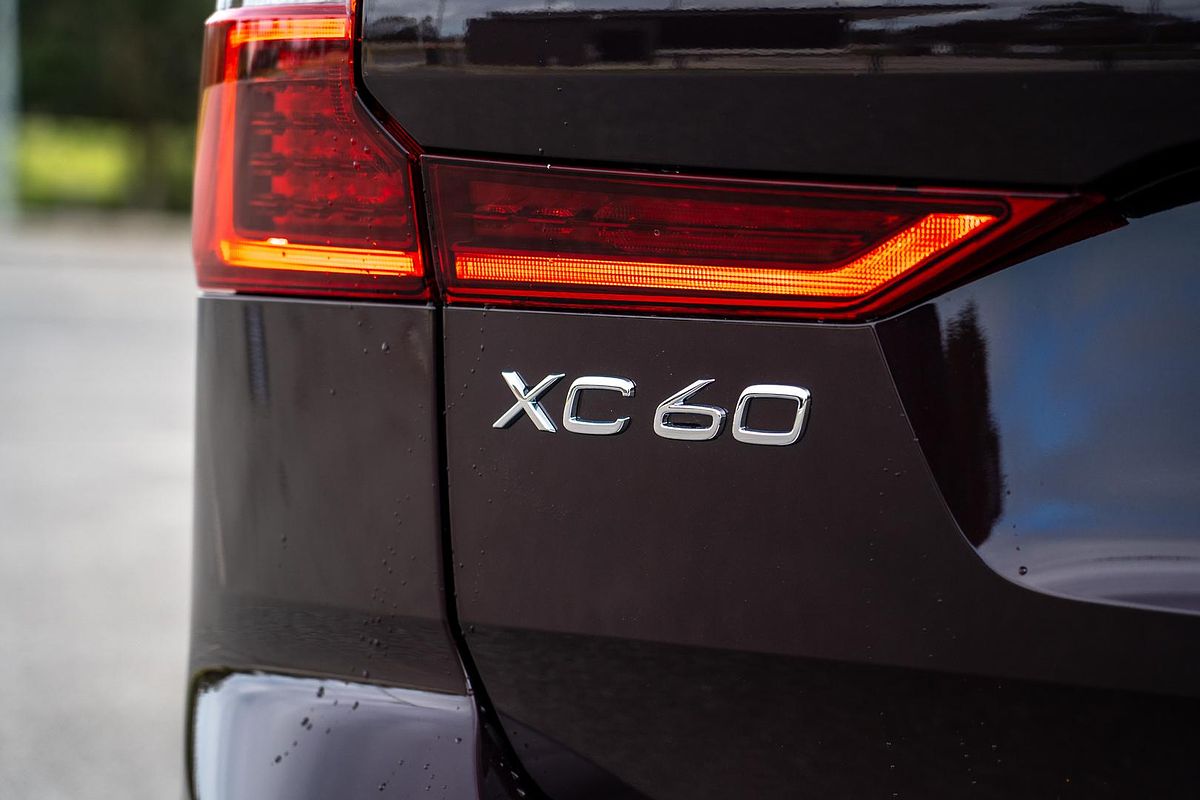 2025 Volvo XC60 Ultra B5 Dark