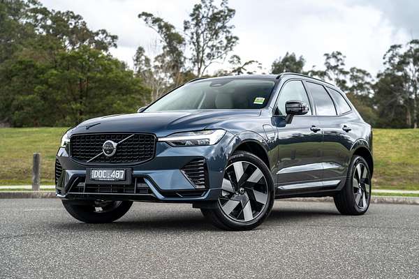 2025 Volvo XC60 Plus T8 Plug-In Hybrid