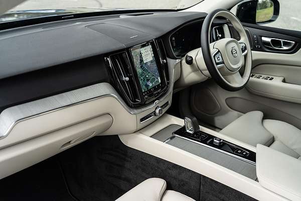 2025 Volvo XC60 Plus T8 Plug-In Hybrid
