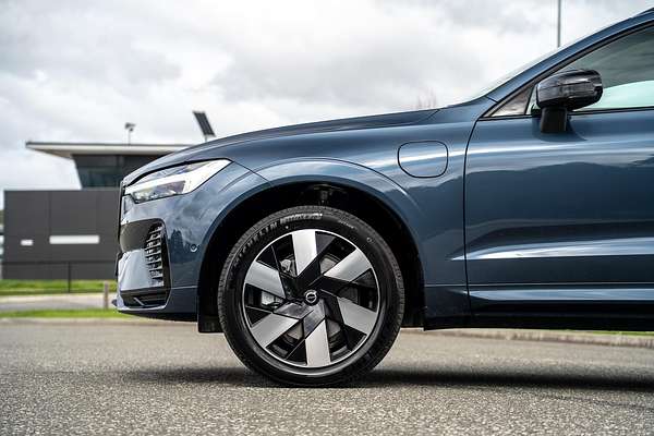 2025 Volvo XC60 Plus T8 Plug-In Hybrid