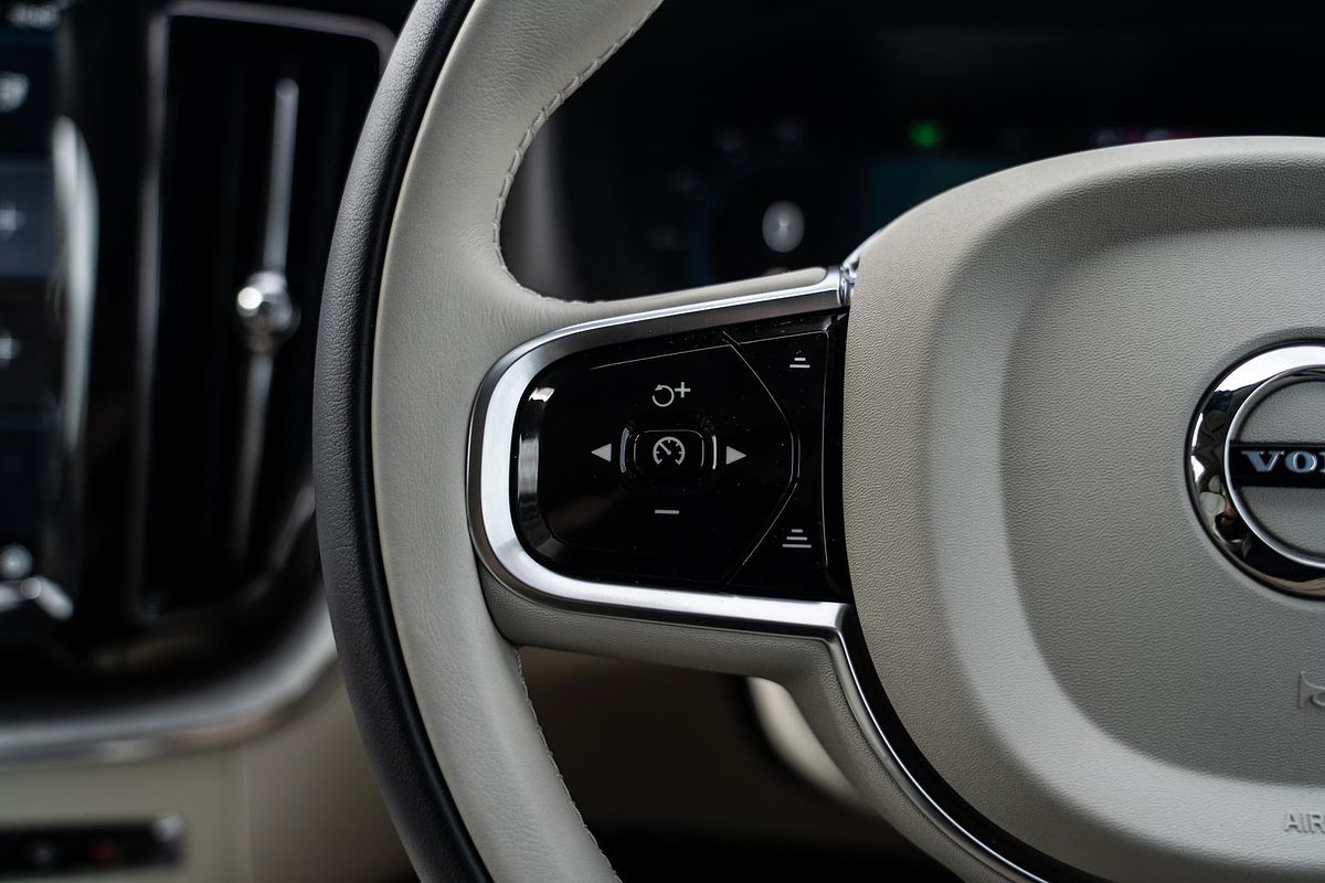 2025 Volvo XC60 Plus T8 Plug-In Hybrid