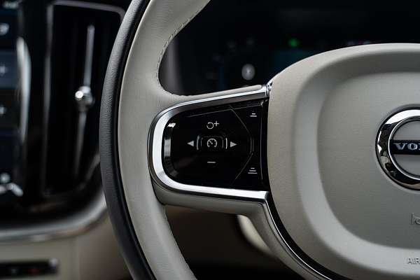 2025 Volvo XC60 Plus T8 Plug-In Hybrid