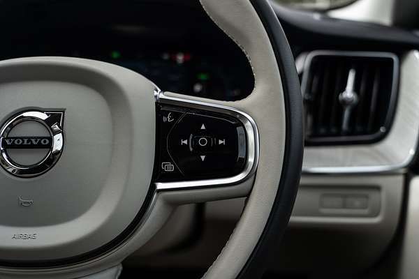 2025 Volvo XC60 Plus T8 Plug-In Hybrid