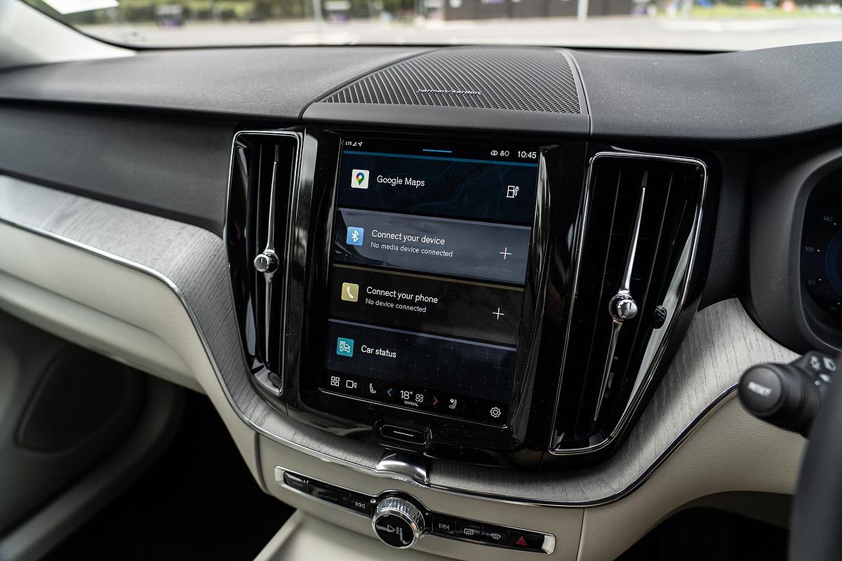 2025 Volvo XC60 Plus T8 Plug-In Hybrid