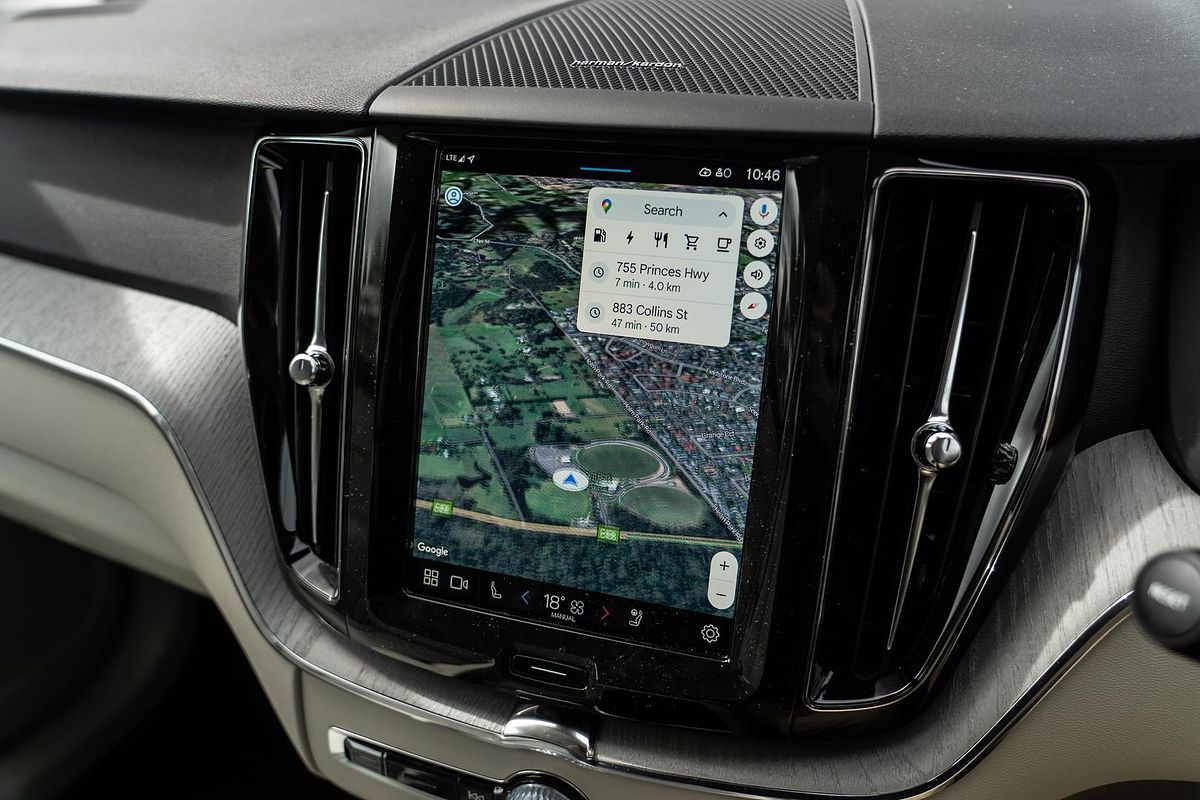 2025 Volvo XC60 Plus T8 Plug-In Hybrid
