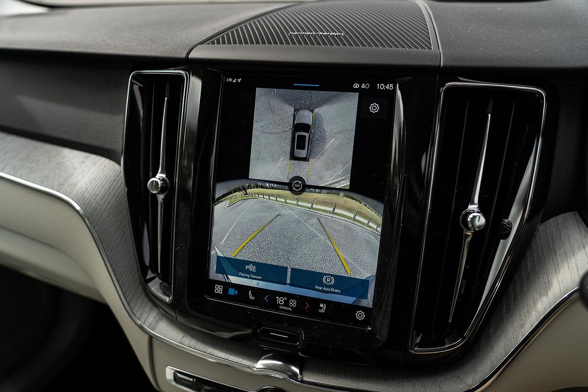 2025 Volvo XC60 Plus T8 Plug-In Hybrid