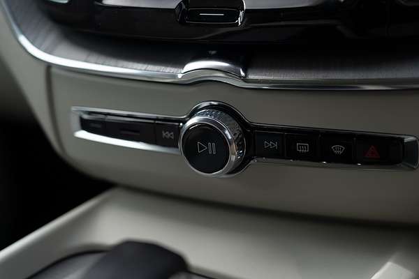 2025 Volvo XC60 Plus T8 Plug-In Hybrid