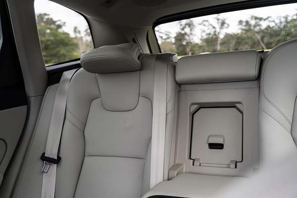 2025 Volvo XC60 Plus T8 Plug-In Hybrid