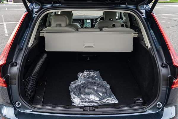 2025 Volvo XC60 Plus T8 Plug-In Hybrid