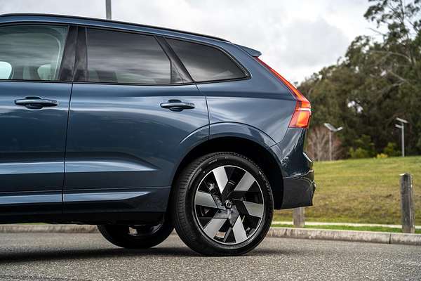 2025 Volvo XC60 Plus T8 Plug-In Hybrid
