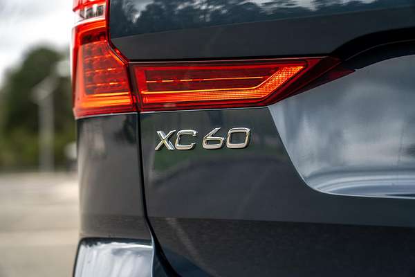 2025 Volvo XC60 Plus T8 Plug-In Hybrid