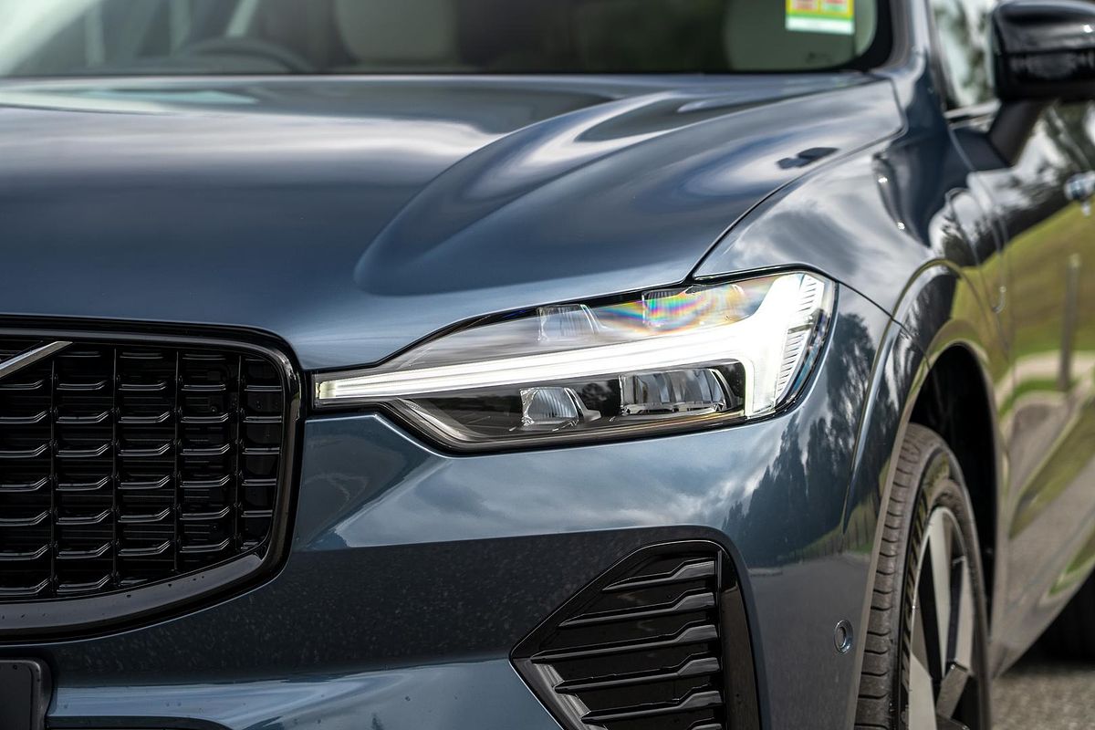 2025 Volvo XC60 Plus T8 Plug-In Hybrid