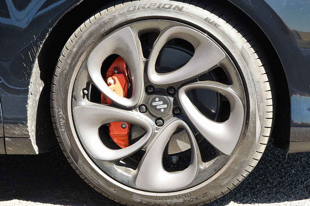 2025 MG IM6 Performance S12L