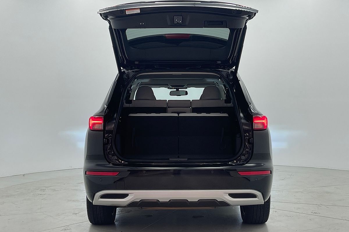 2022 Mitsubishi Outlander Exceed ZM