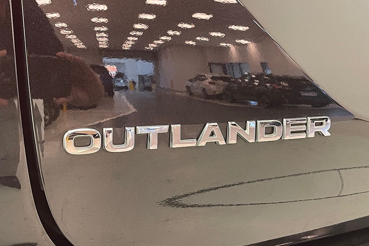 2022 Mitsubishi Outlander Exceed ZM