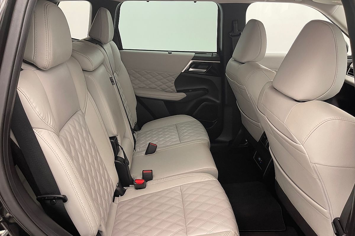 2022 Mitsubishi Outlander Exceed ZM