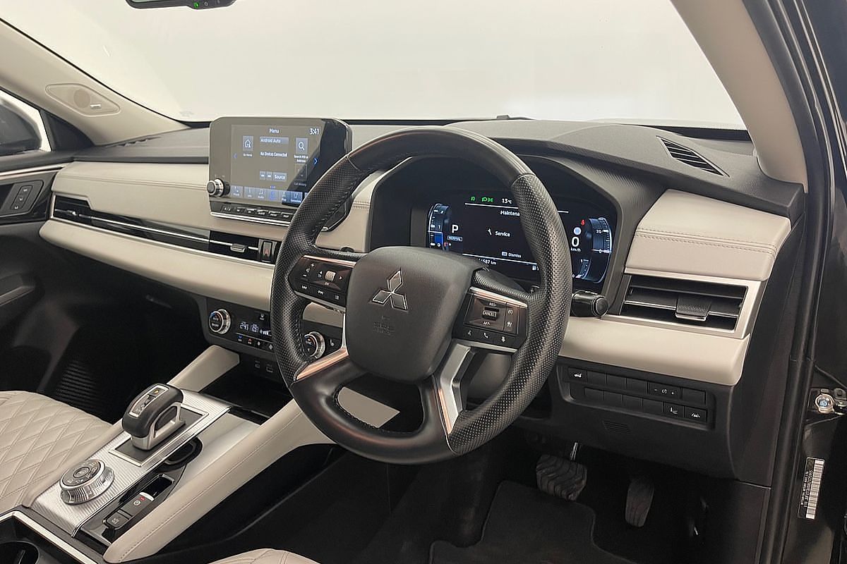 2022 Mitsubishi Outlander Exceed ZM