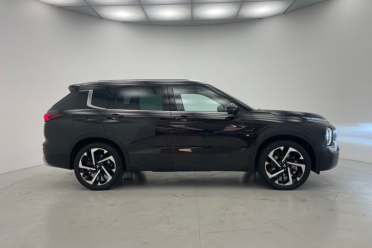 2022 Mitsubishi Outlander Exceed ZM